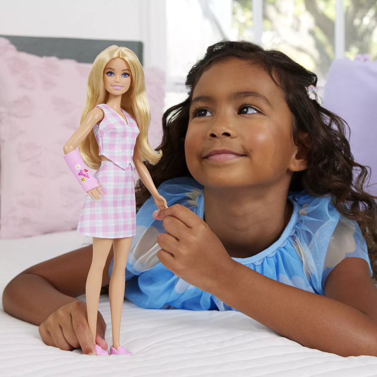 BARBIE madistė su rankos įtvaru (JJN56)