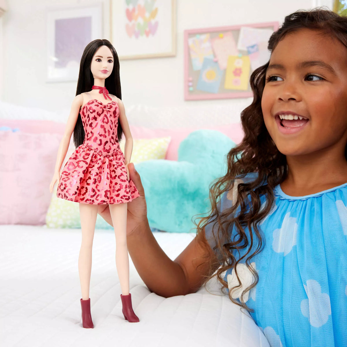 BARBIE madistė rausva suknele (JJN59)