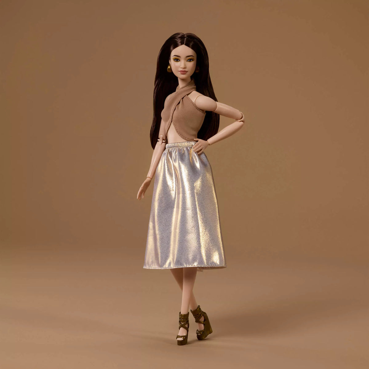 BARBIE BASICS No6 lėlė (JJX25)
