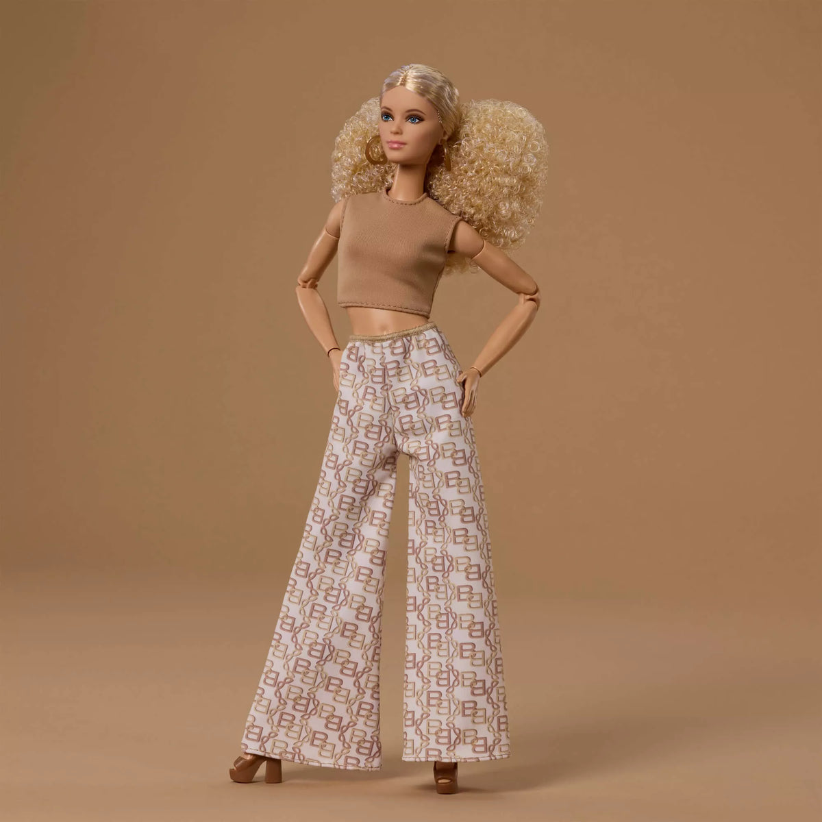 BARBIE BASICS No7 lėlė (JJX26)