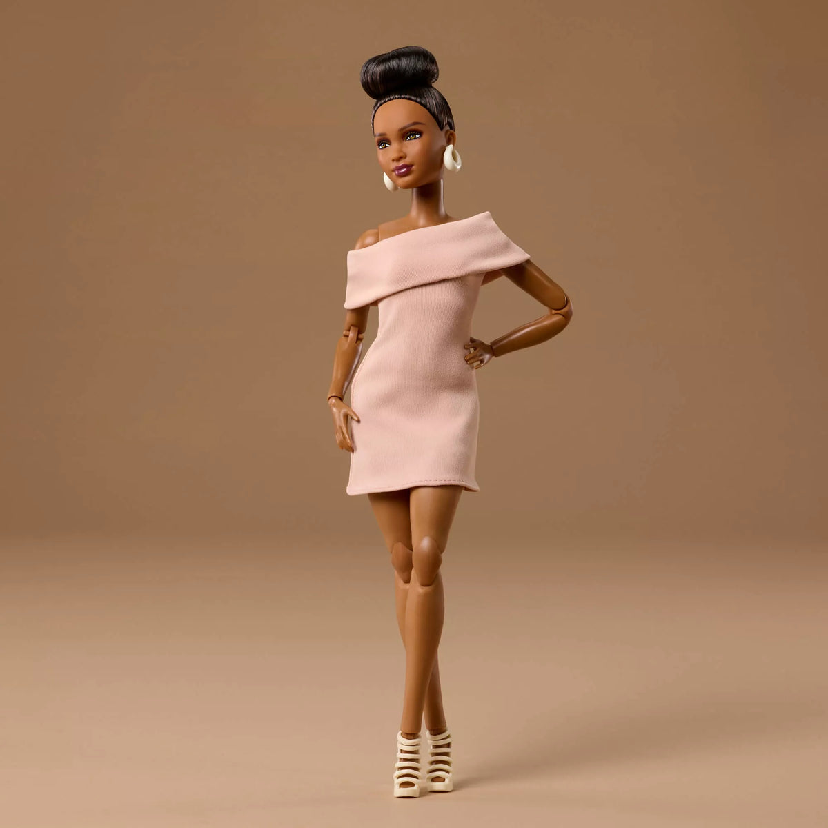 BARBIE BASICS No8 lėlė (JJX27)