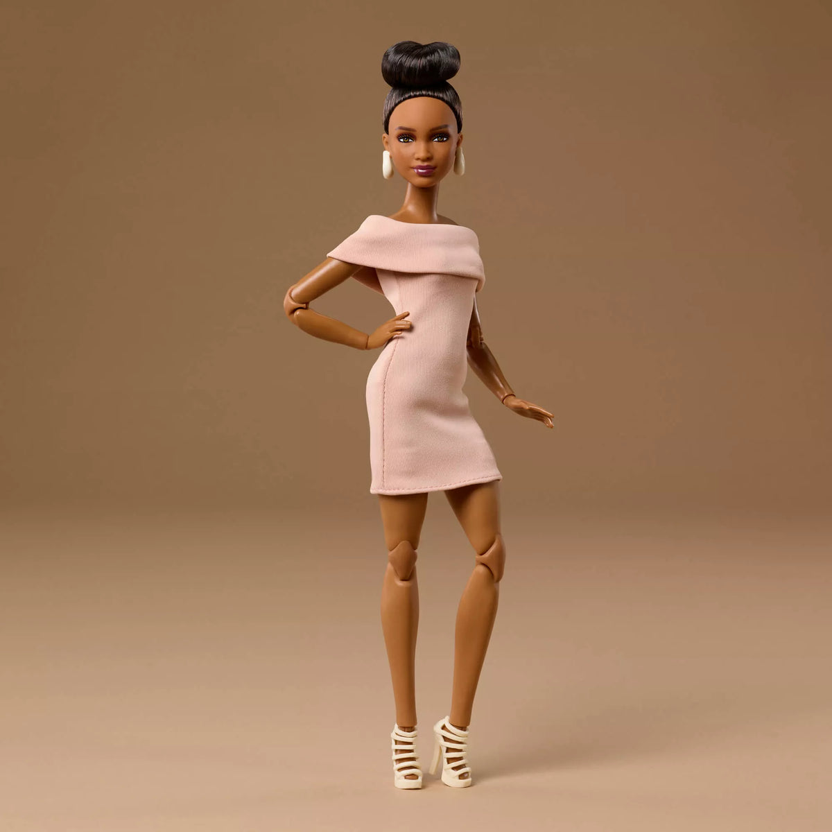 BARBIE BASICS No8 lėlė (JJX27)