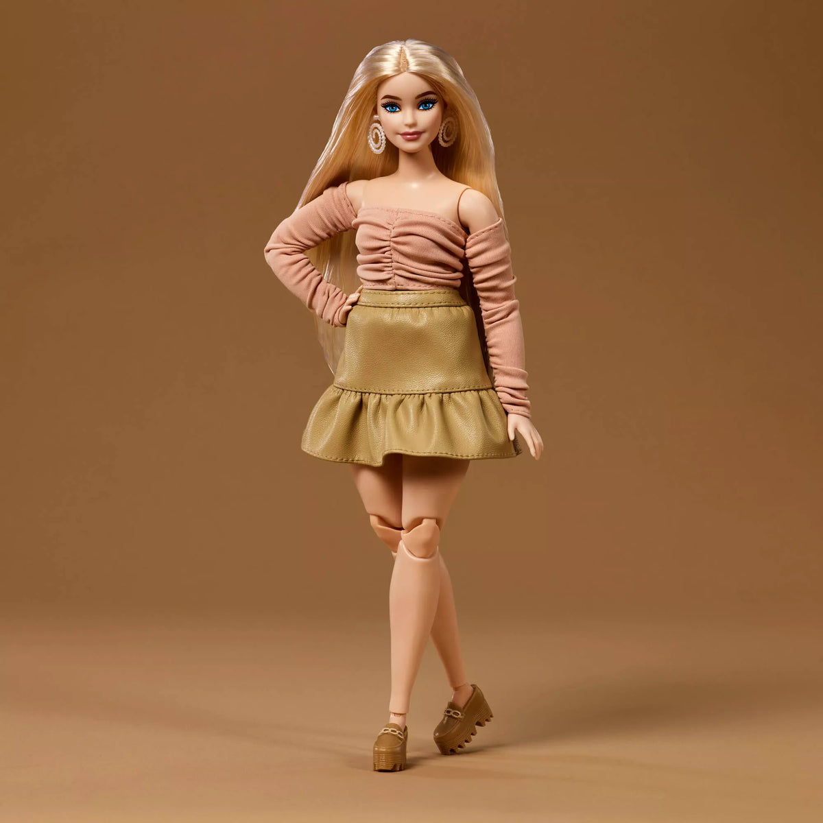 BARBIE YOU CREATE BASICS lėlė šviesiais plaukais (JJX37)